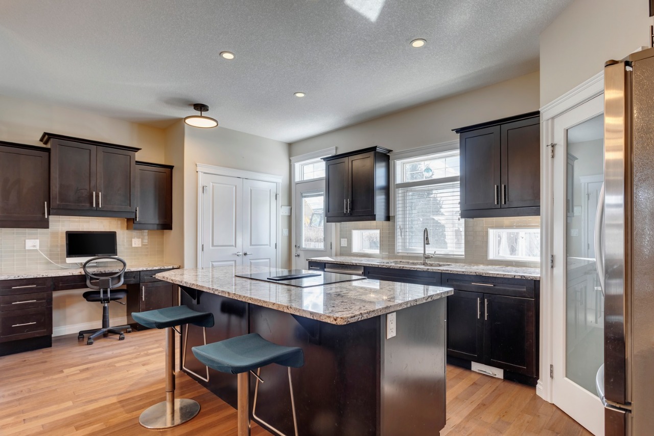 Listing Image 12