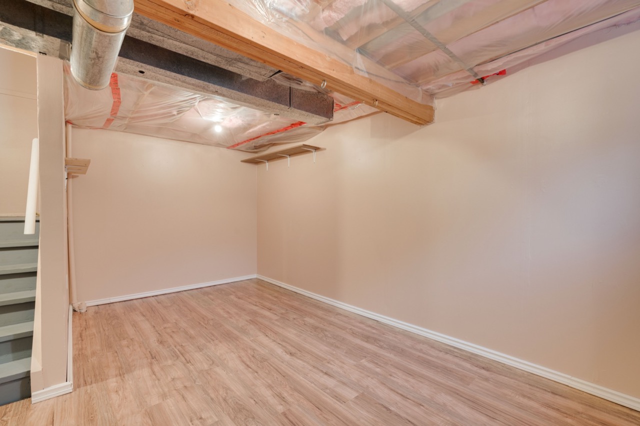 Listing Image 24