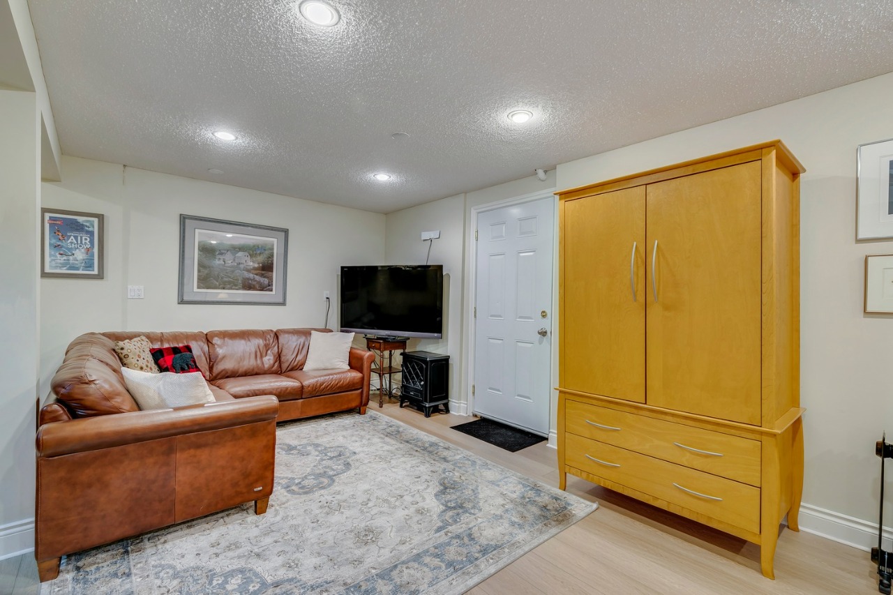 Listing Image 35