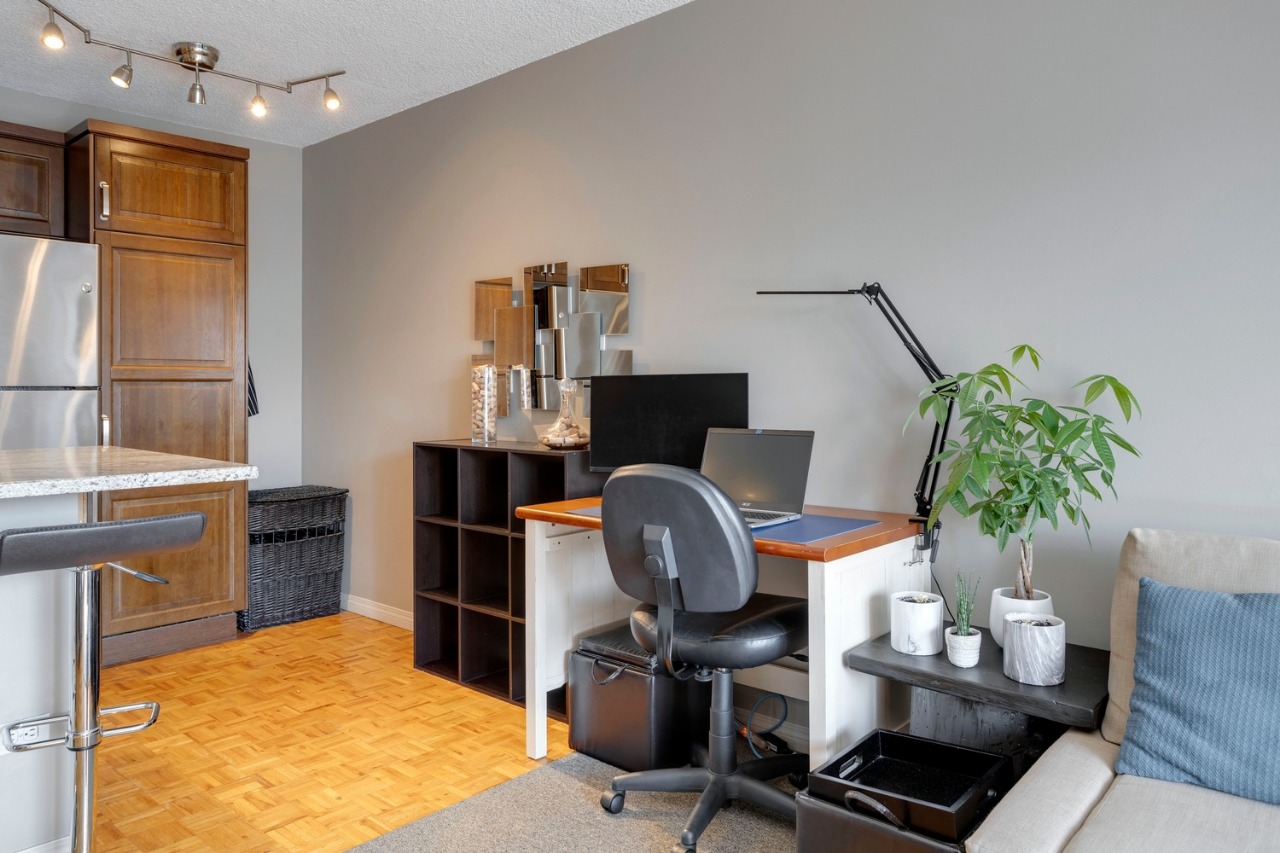 Listing Image 11