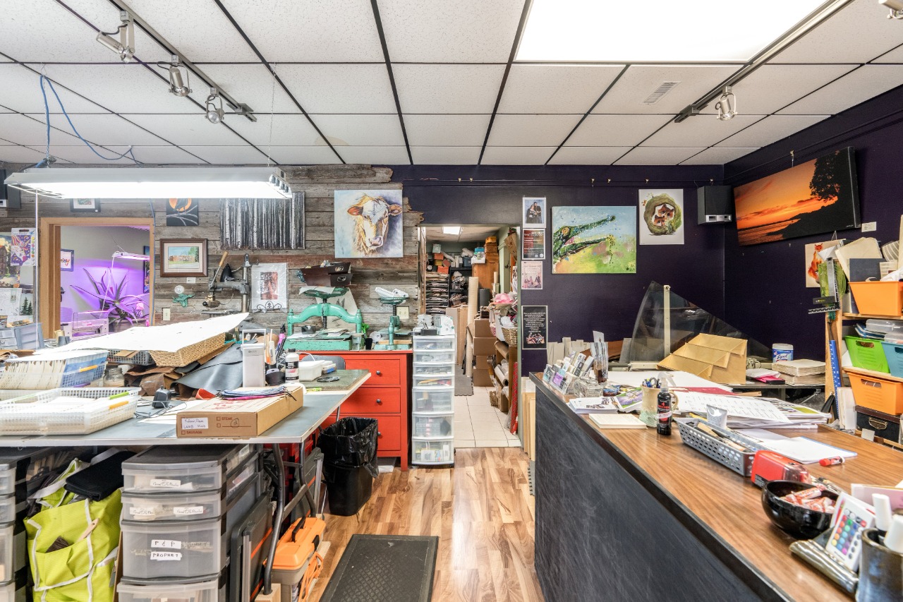 Listing Image 12