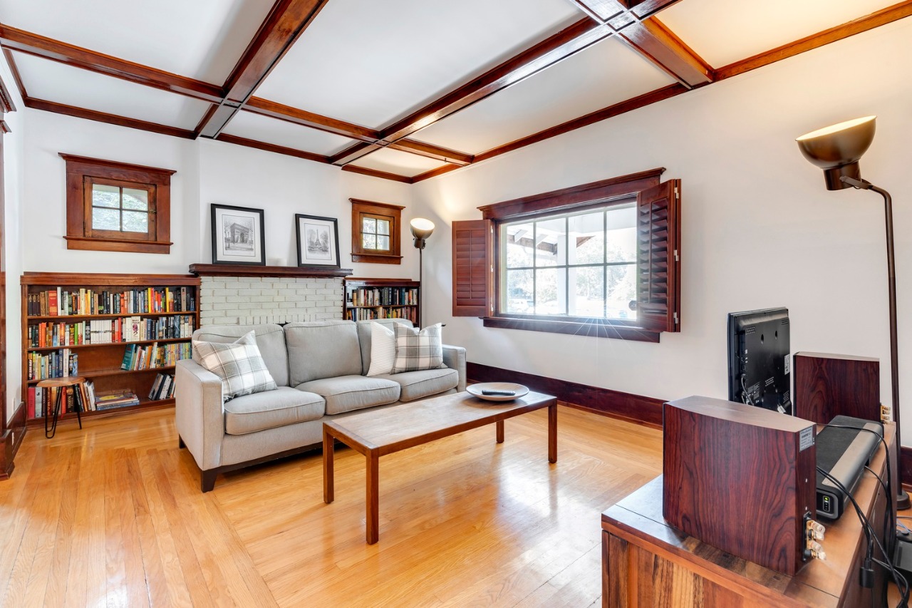 Listing Image 3
