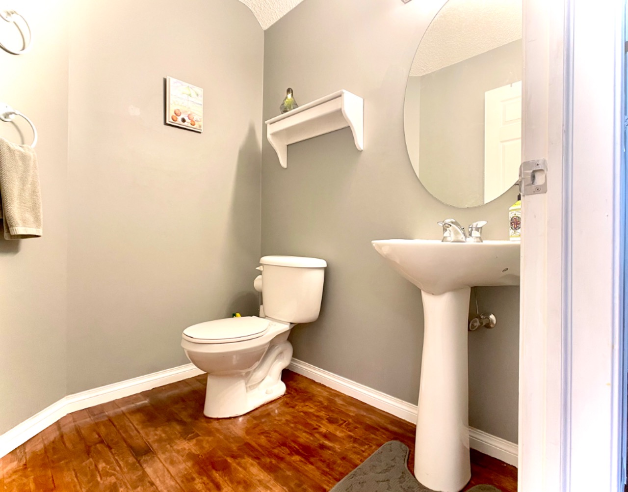Listing Image 4