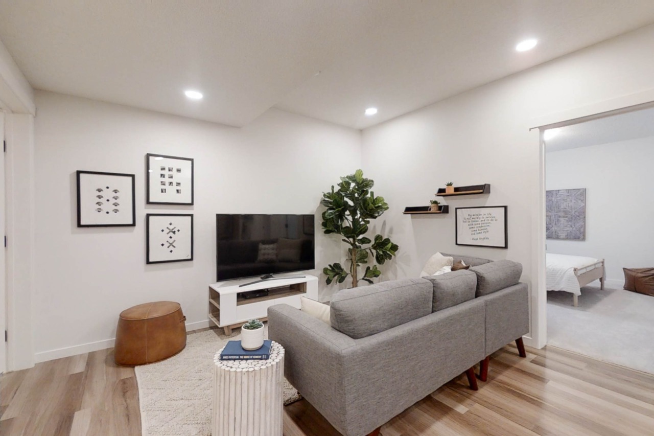 Listing Image 54