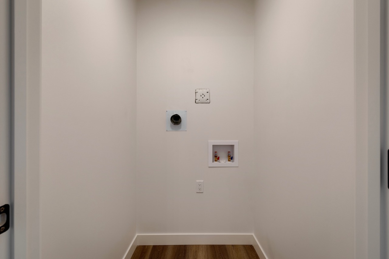 Listing Image 30