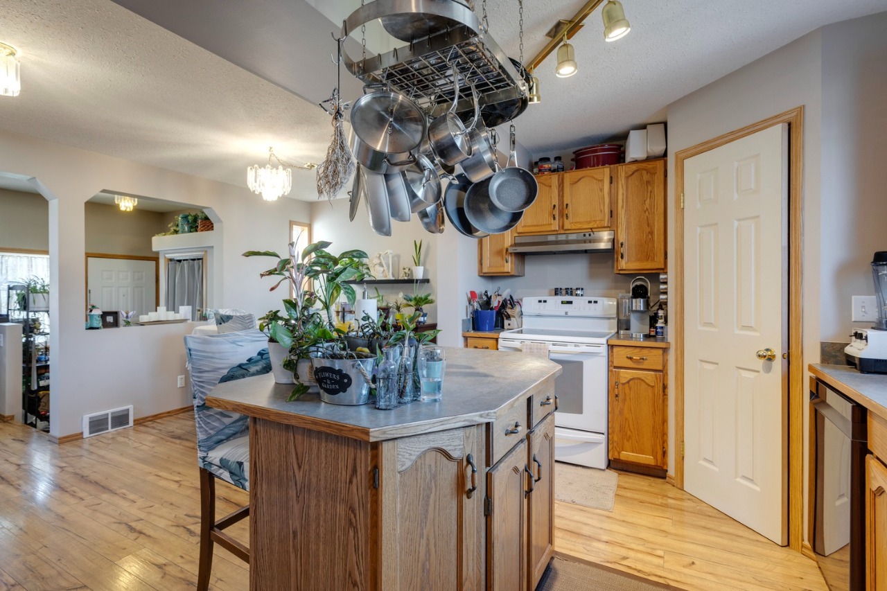 Listing Image 16