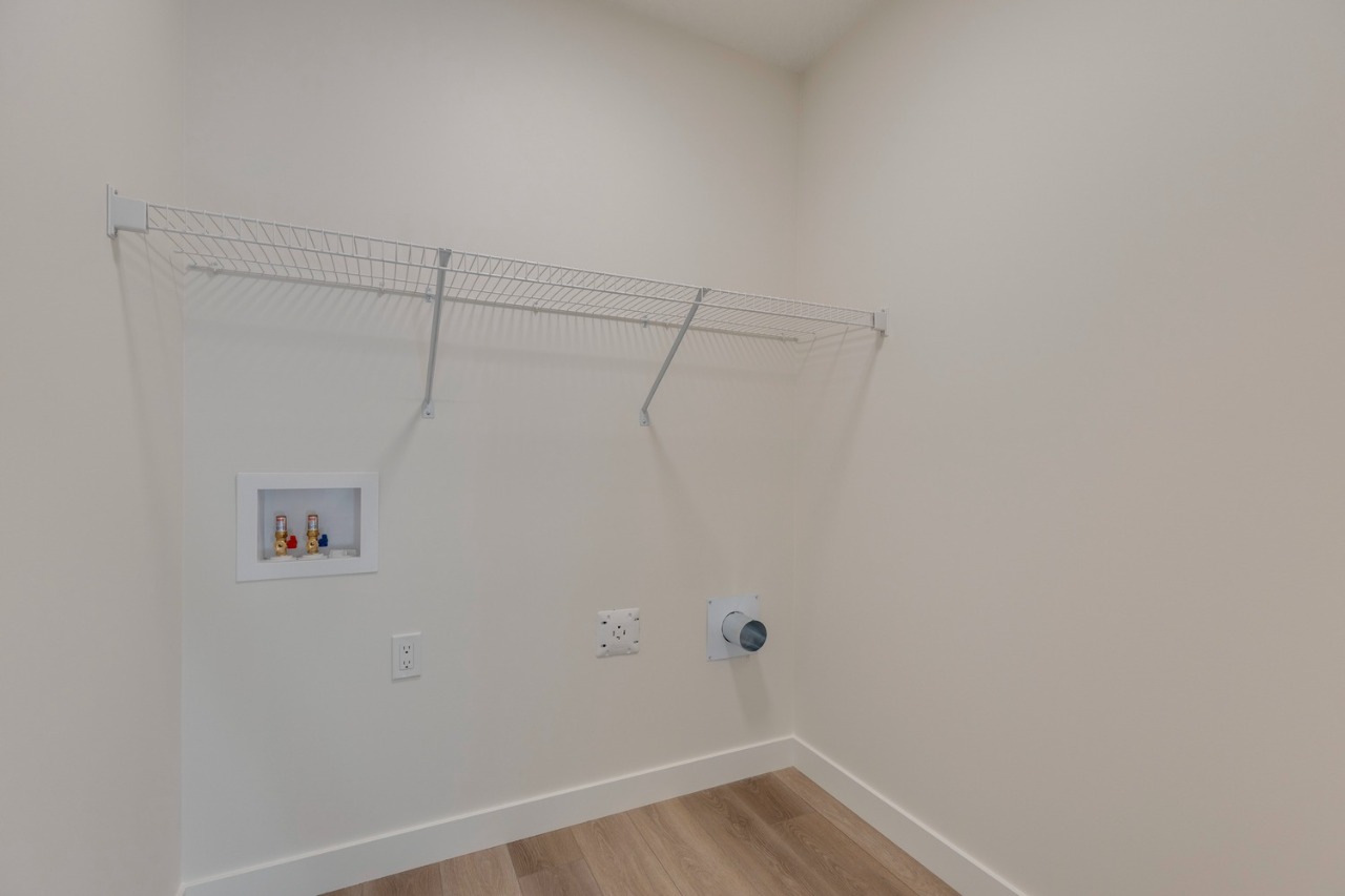 Listing Image 24