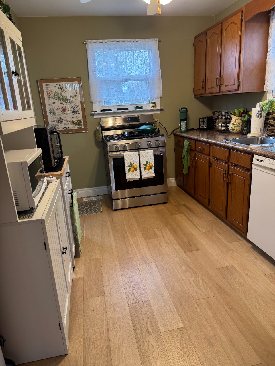 Listing Image 11
