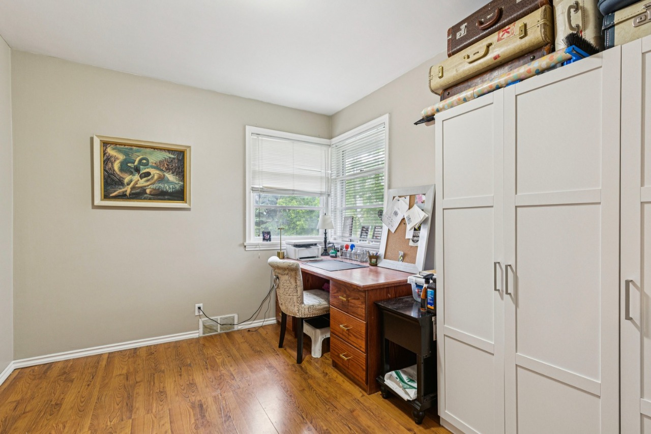 Listing Image 17