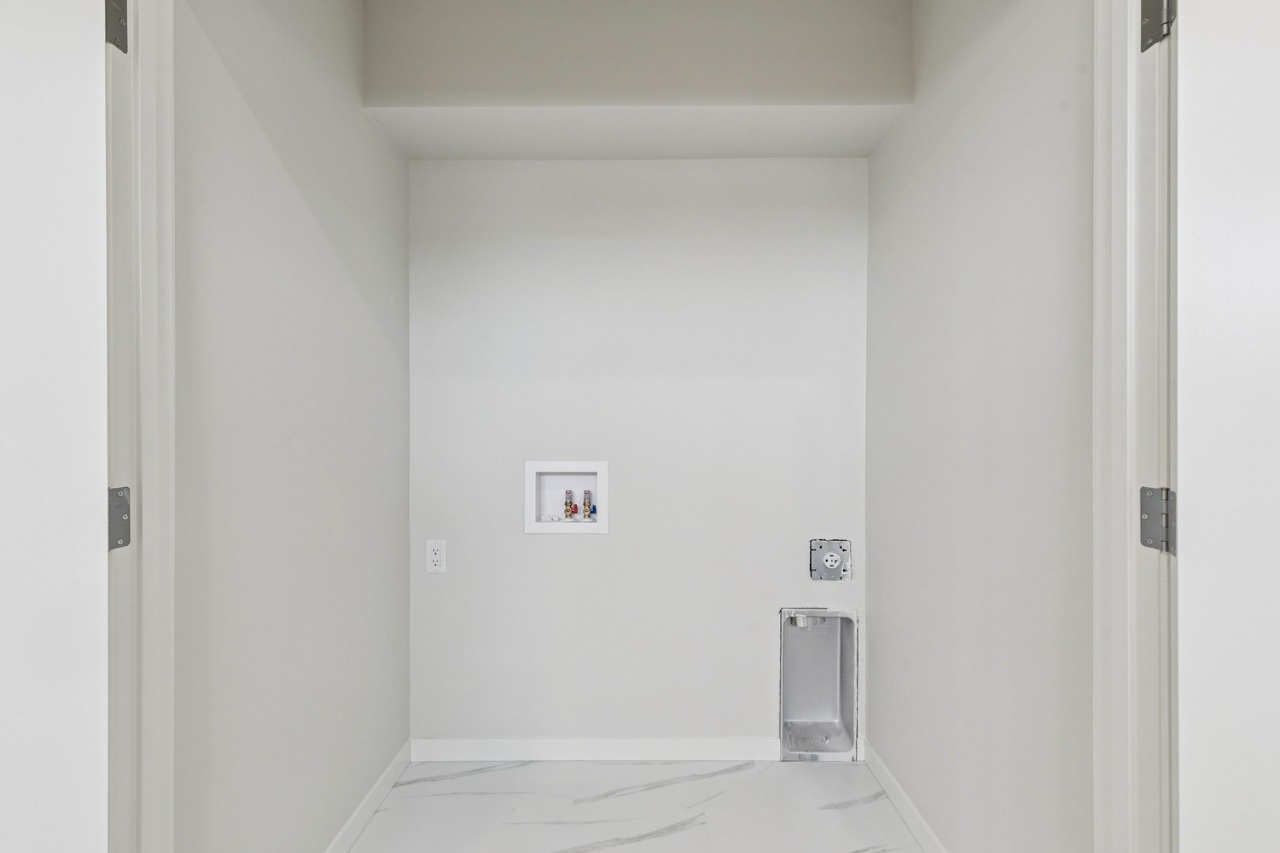 Listing Image 24